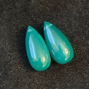Pair of drilled green agate teardrops, polished, BNWT, 8.69 total carat weight.